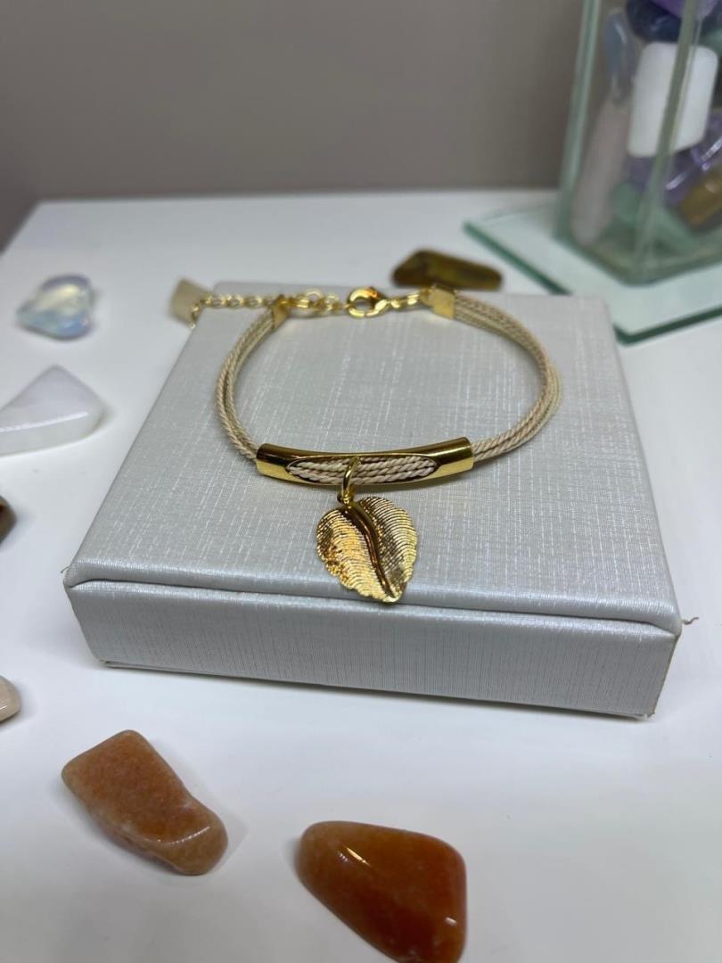 Pulseira Feita Com Palhas de Buriti Banhada A Ouro
