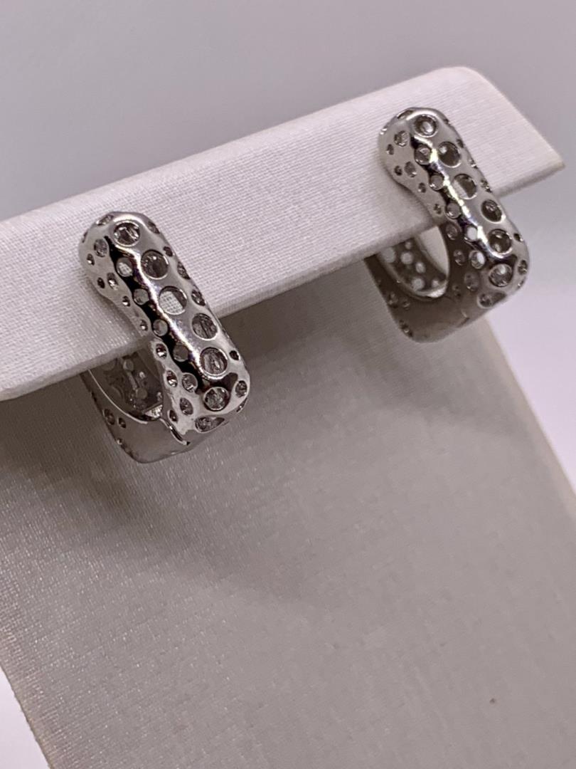 Argola Quadrada Fechada Banho de Ródo