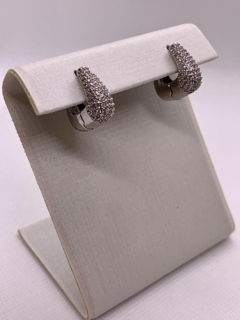 Argola Quadrada Fechada Cravejada Banho De Ródio