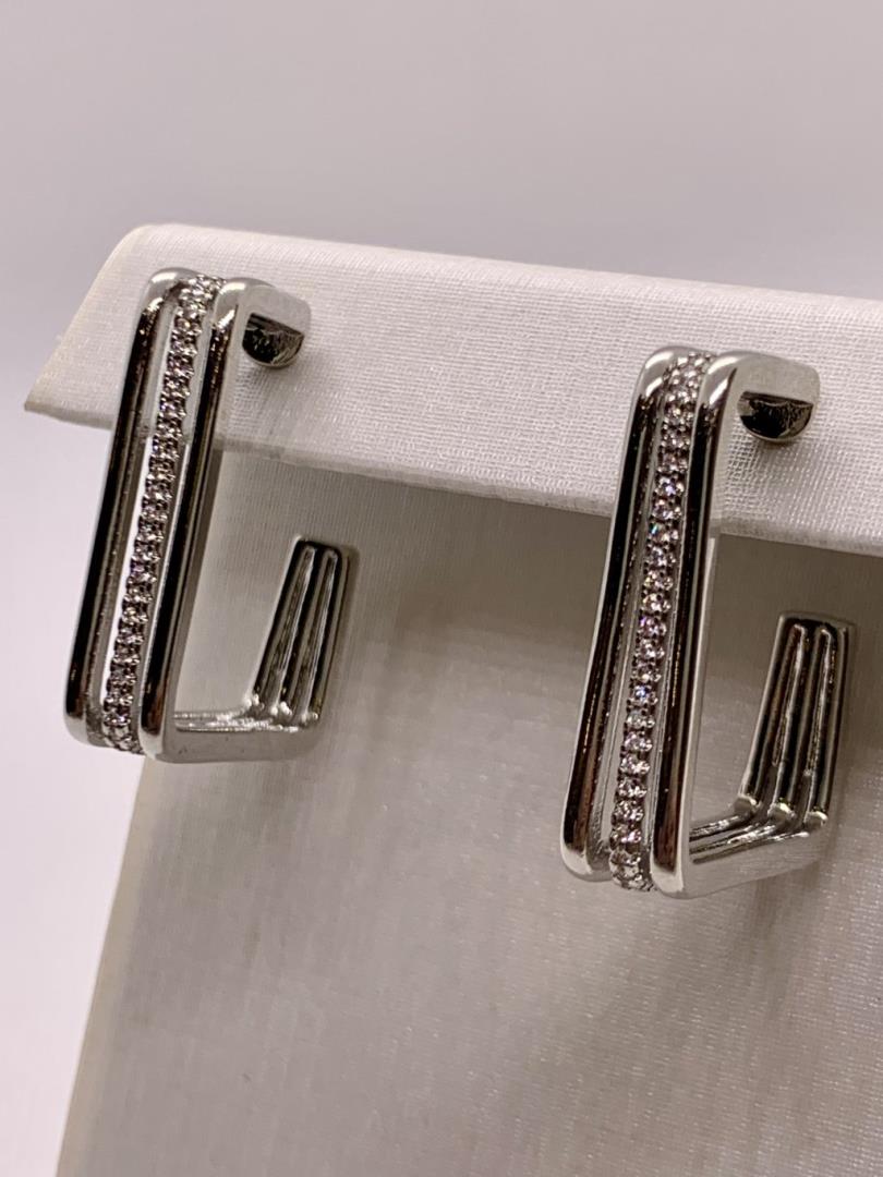 Argola Quadrada Folheada A Ródio Cravejada