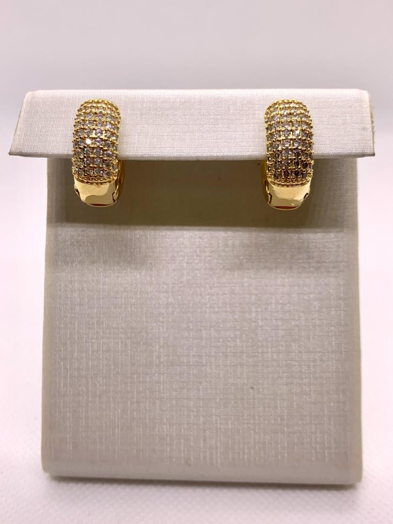 Argola Tamanho Médio Fechada Cravejada Com Zircônias Amarelas - Imagem 2