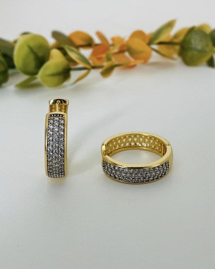 Argolas Douradas com Zircônias Cravejadas