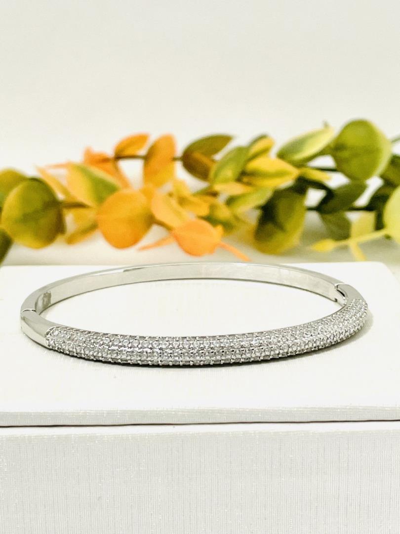 Bracelete de Prata com Banho de Ródio Cravejado