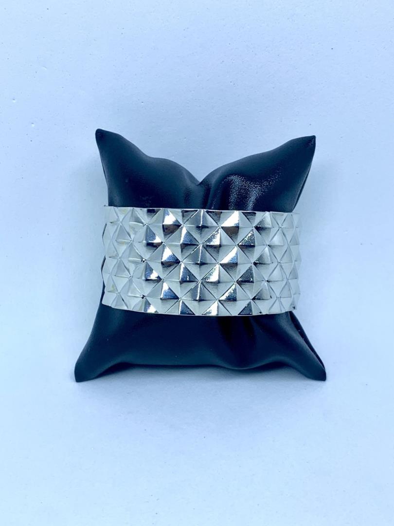 Bracelete Fechado Largo Banhado A Ouro Branco