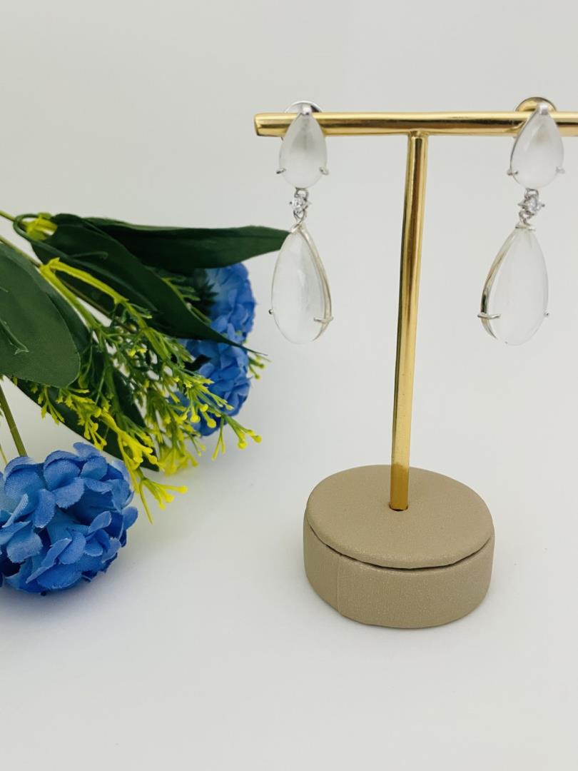 Brinco Banho de Ródio Branco com Pedra Leitoso