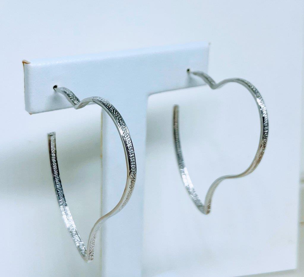 Brinco Banho De Ródio Formato Coração