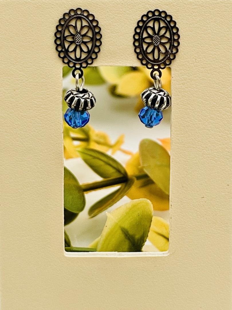 Brinco com Banho de Ródio e Pedra cor Azul