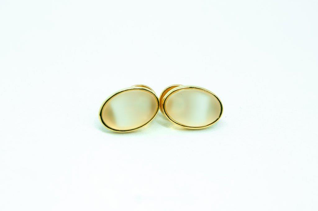 Brinco Com Pedra Madrepérola Oval