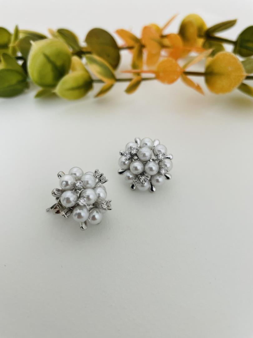 Brinco Com Pérolas e Zircônias Cravejadas