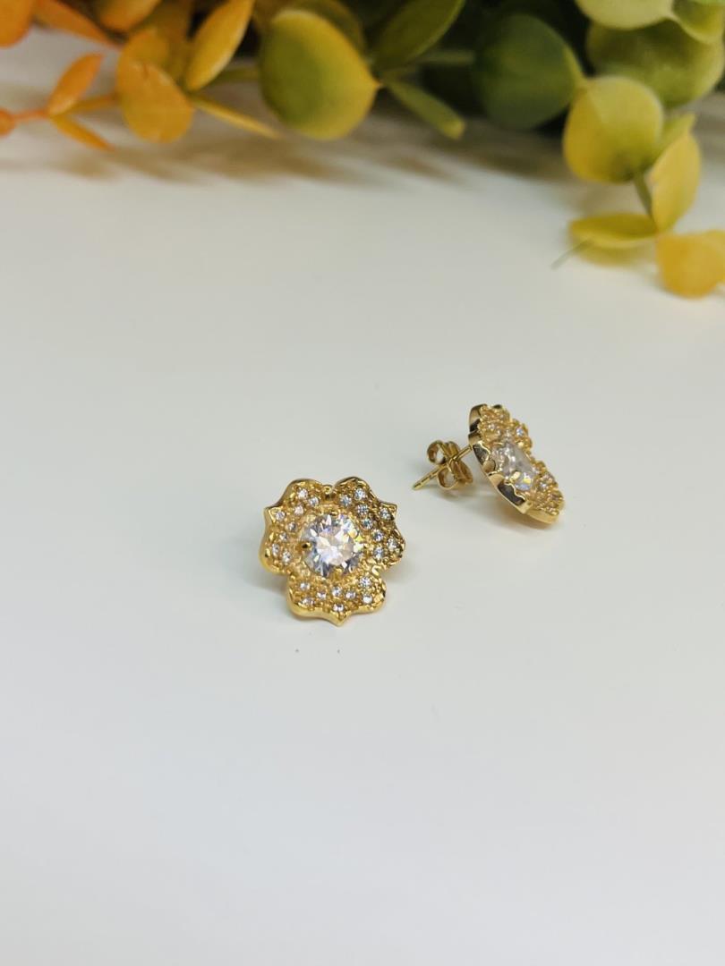 Brinco Cravejado Formato Flor