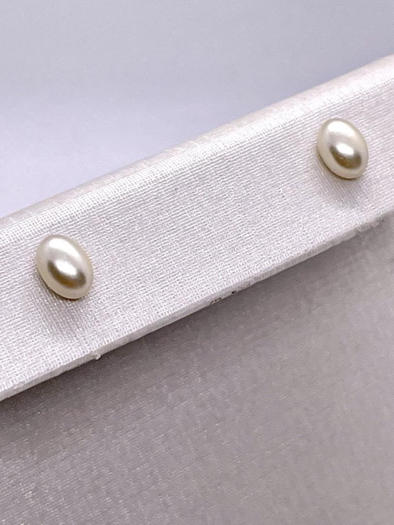 Brinco De Pérolas Formato Oval