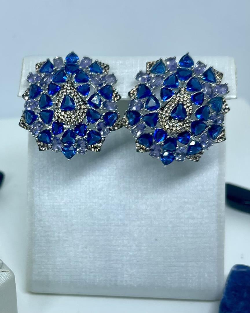 Brinco de Prata com Banho de Ródio e Pedras Safira Azul