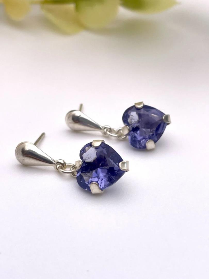 Brinco de Prata com Banho de Ródio Formato Coração