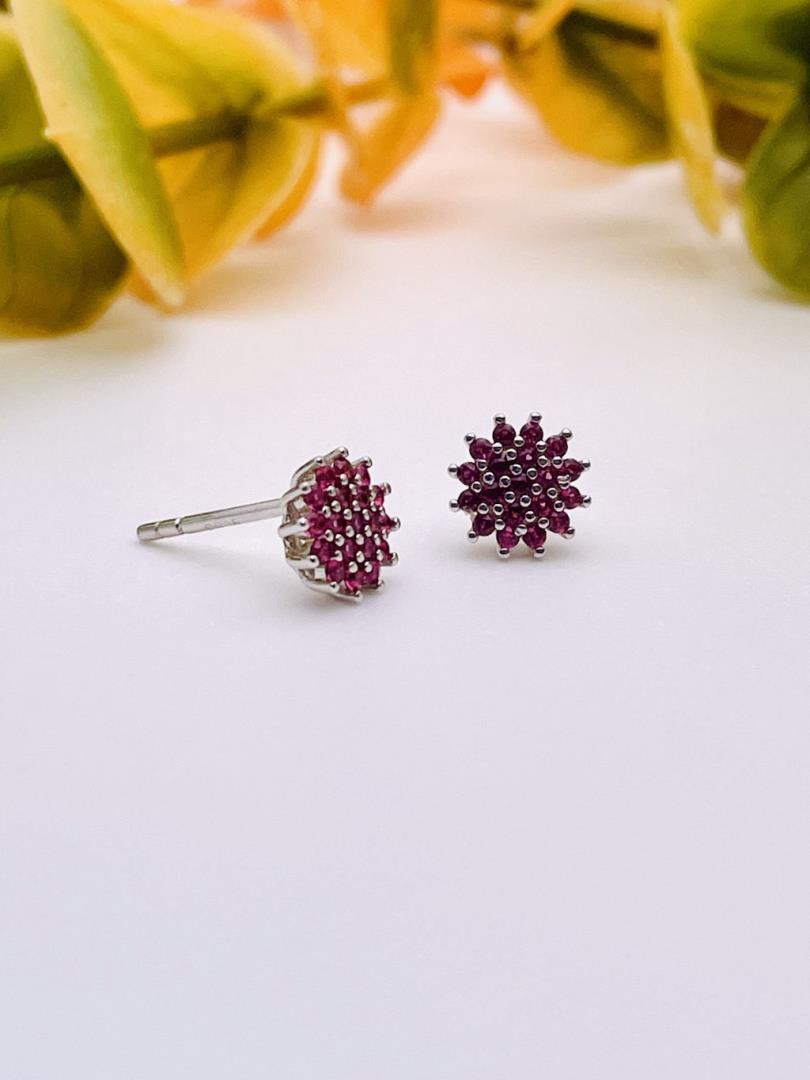 Brinco de Prata Formato Flor com Banho de Ródio