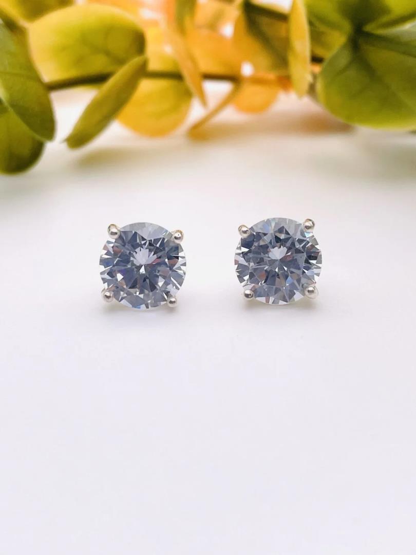 Brinco de Prata Ponto de Luz com Banho de Ródio