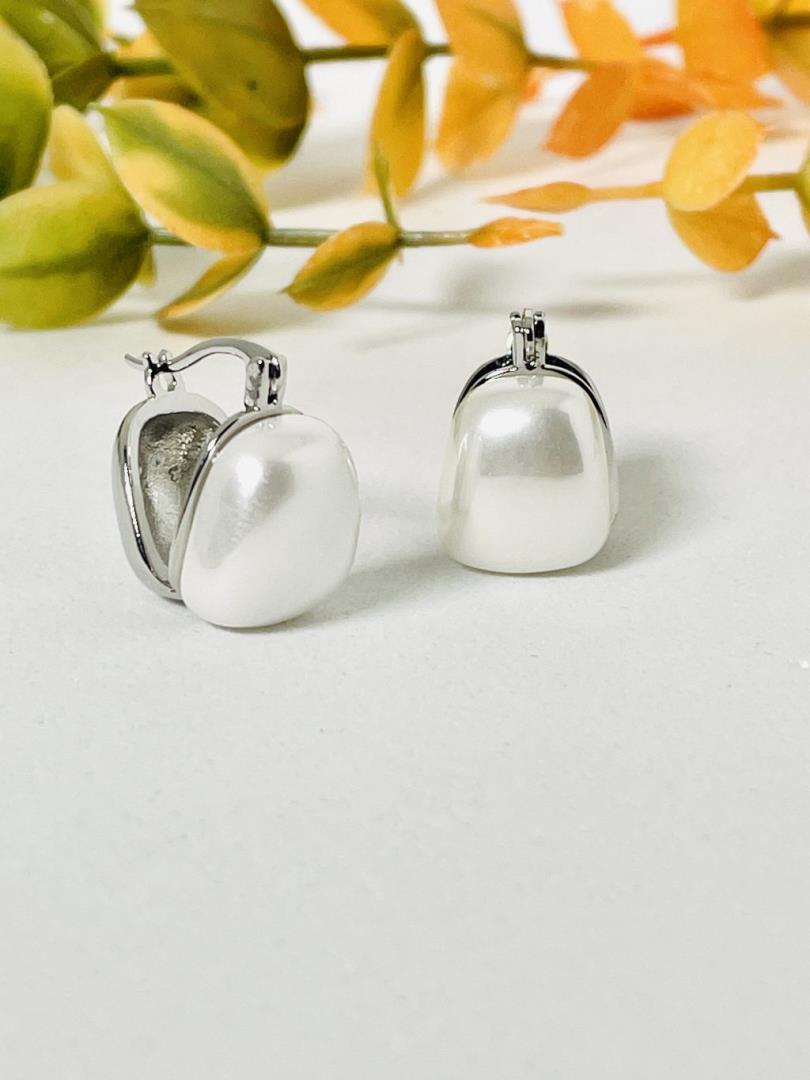 Brinco Delicado Click com Pérola e Banho de Ródio