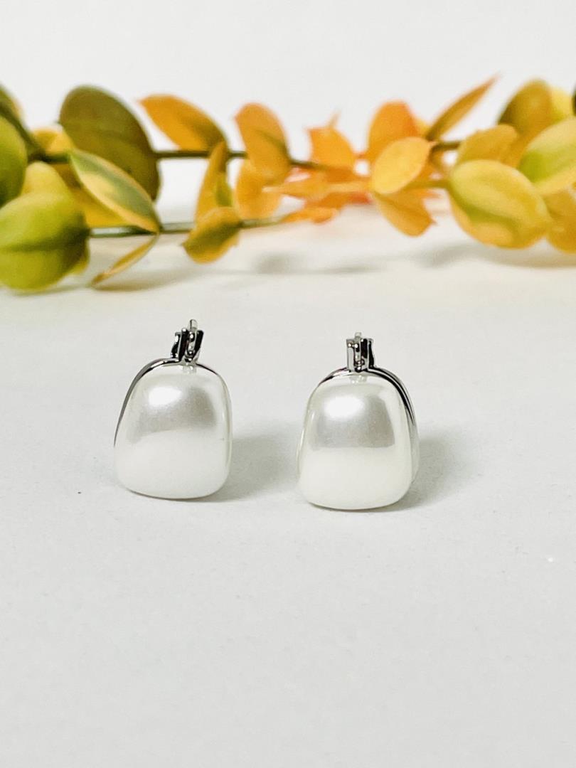 Brinco Delicado Click com Pérola e Banho de Ródio - Imagem 2