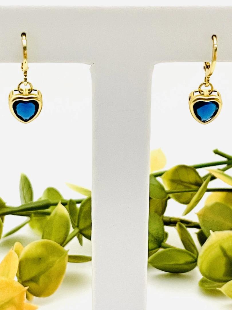 Brinco Dourado com Pedra Formato Coração