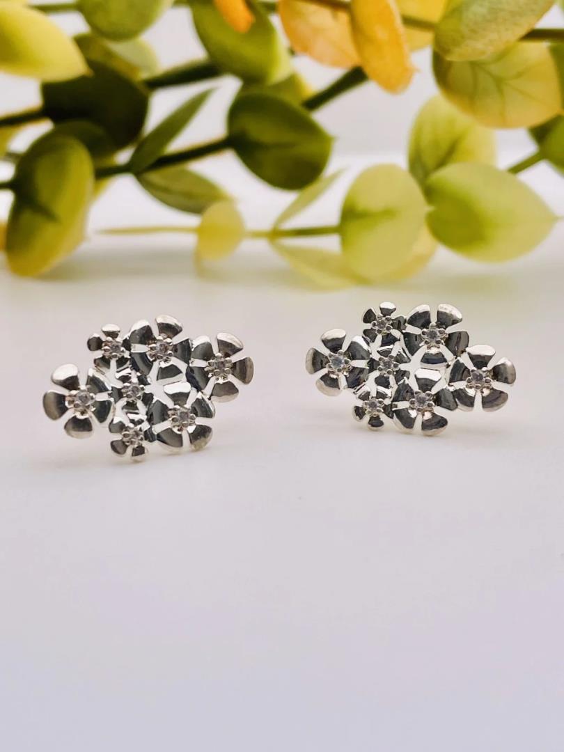 Brinco Earcuff de Prata Formato Flores com Banho de Ródio