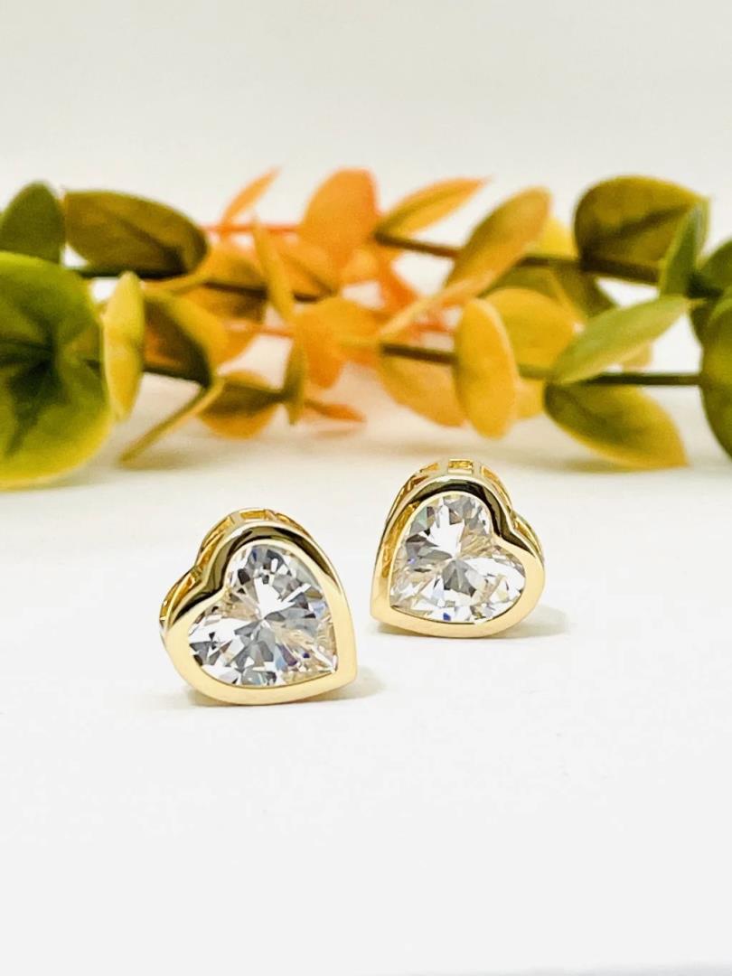 Brinco Formato Coração Pedra Zircônia