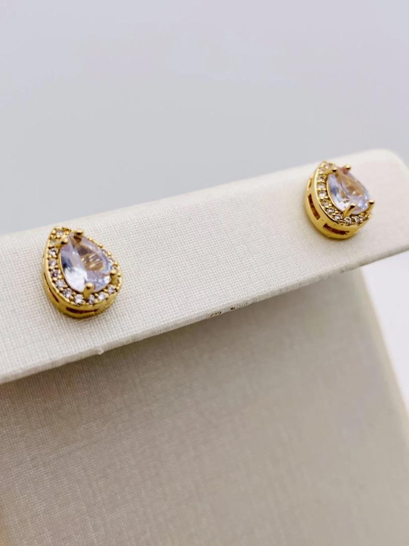 Brinco Formato Gota Com Zircônias Cravejadas