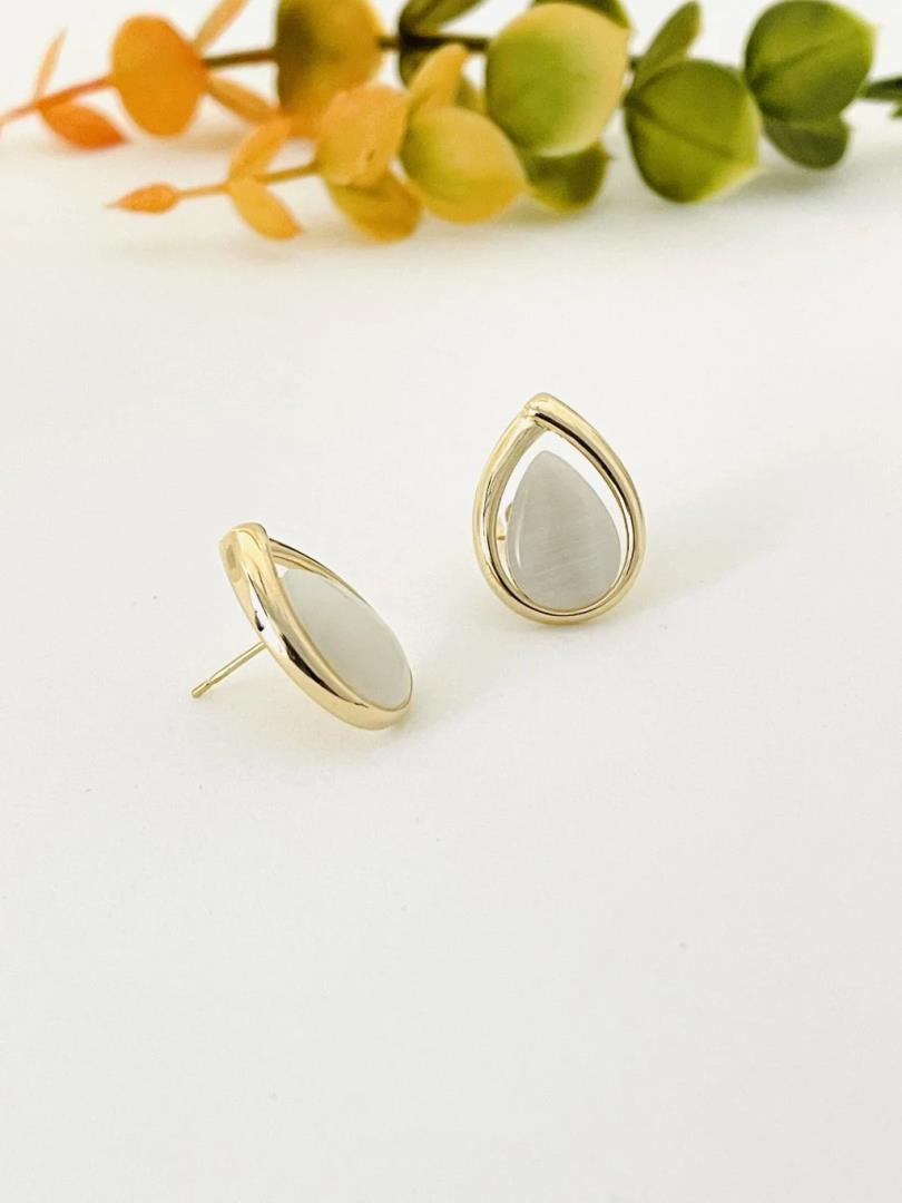 Brinco Formato Gota Pedra Olho de Gato