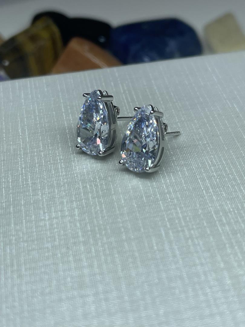 Brinco Formato Gota Prata 925