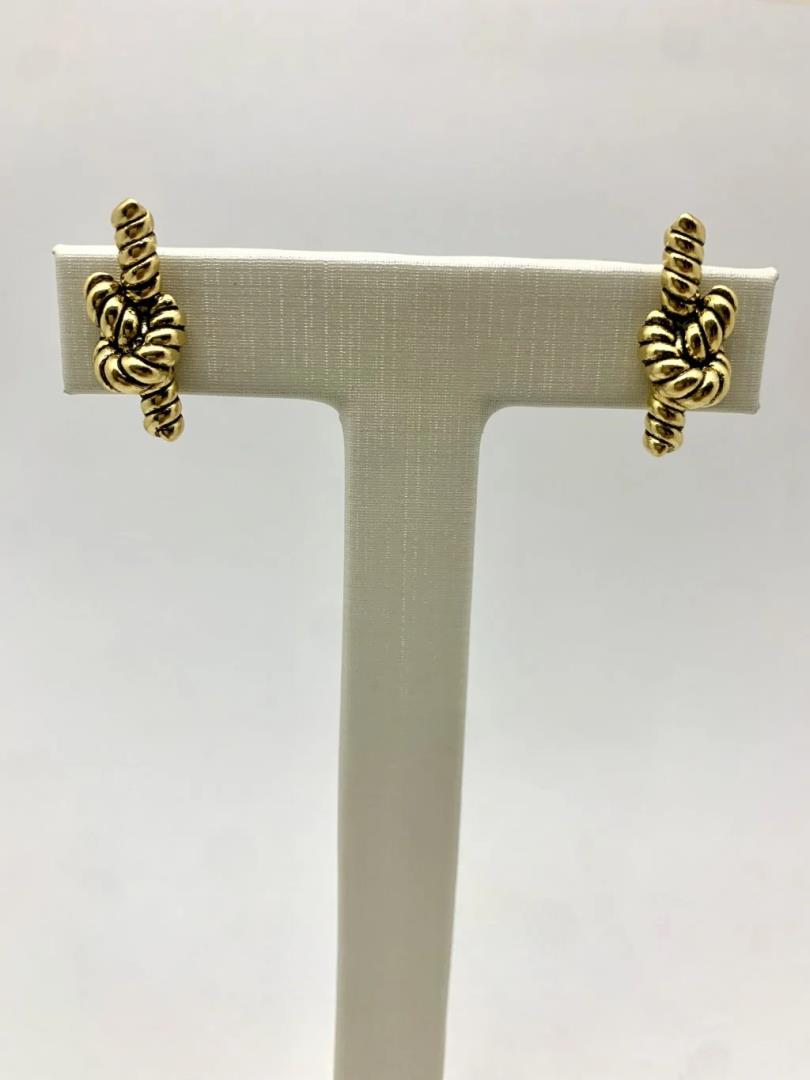 Brinco Formato Nó Trabalhado