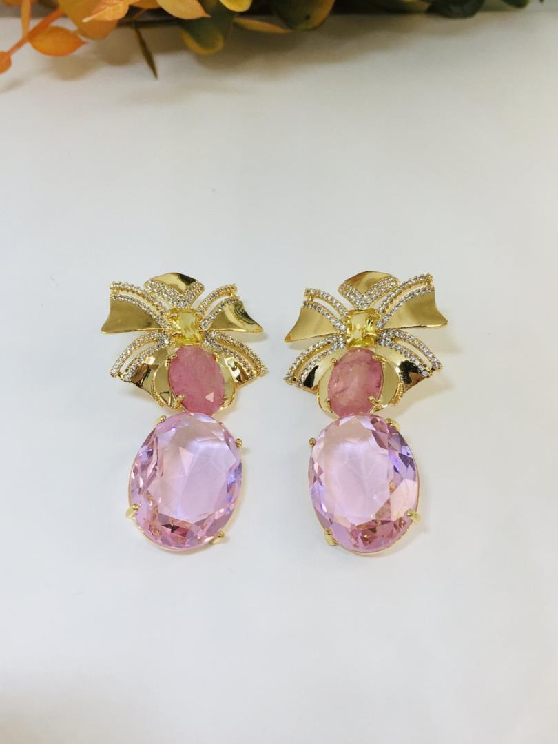 Brinco Laço Cravejado Com Pedras Cristais Rosa