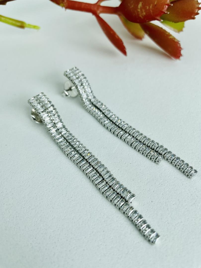 Brinco Longo com Pedras Navete