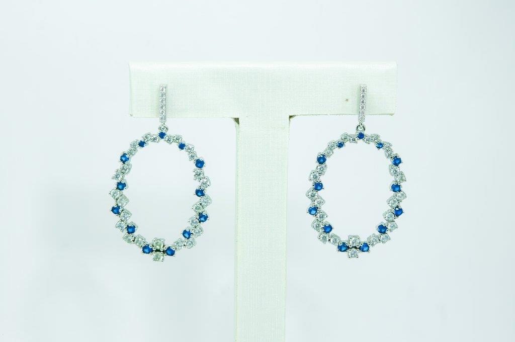 Brinco Longo Cravejado Com Zircônias E Pedras Safira Azul