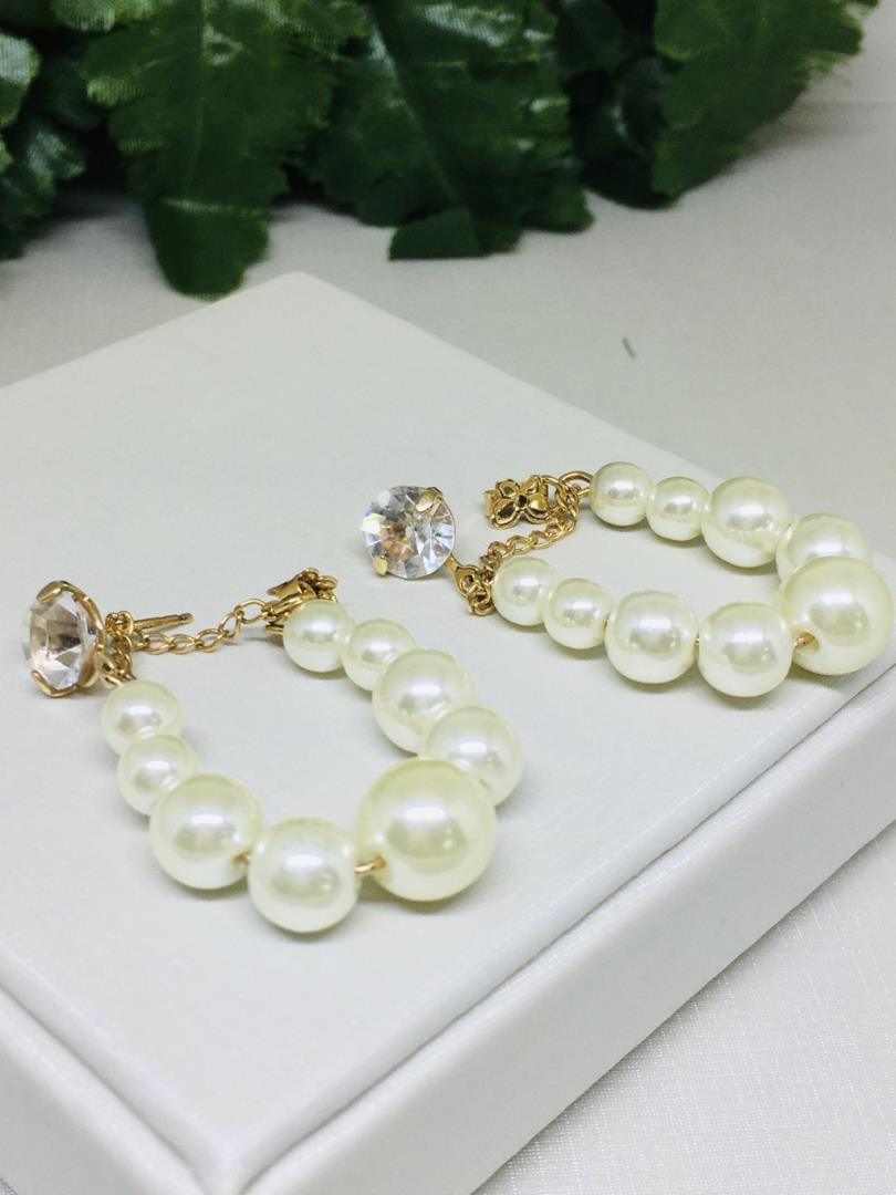 Brinco Longo Modelo Argola De Pérolas Formato Oval Com Zircônia Central