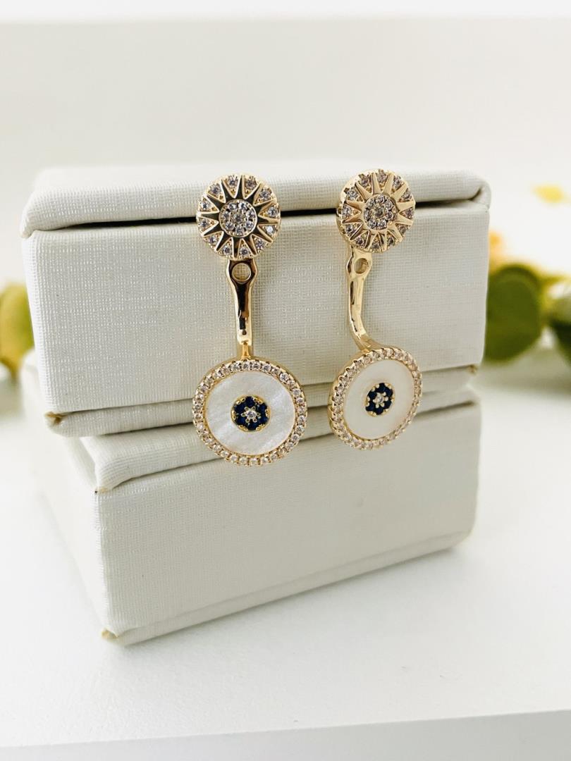 Brinco Madrepérola Cravejado