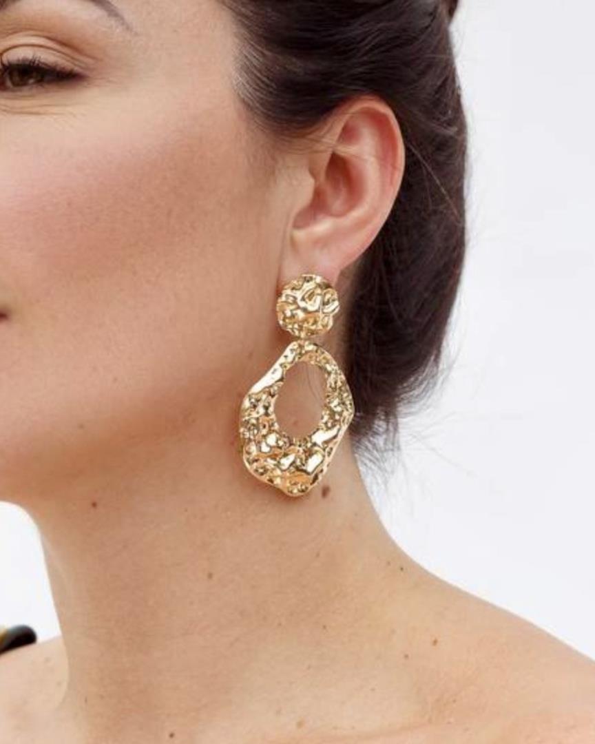 Brinco Martelado Longo Dourado