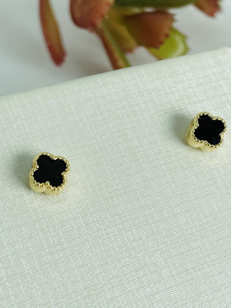 Brinco Mini Trevo Preto