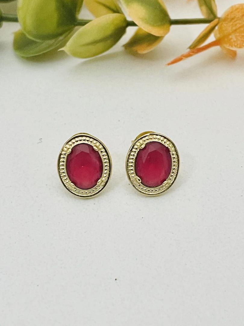 Brinco Oval com Pedra Vermelha