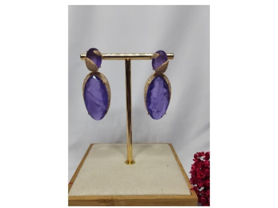 Brinco Pedra Ametista Formato Oval Com Zircônias Cravejadas