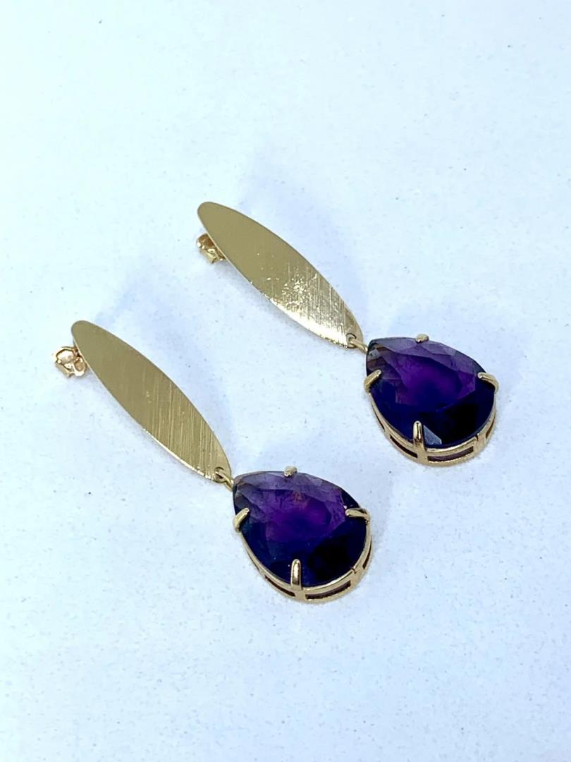 Brinco Pedra Lilás Formato Gota
