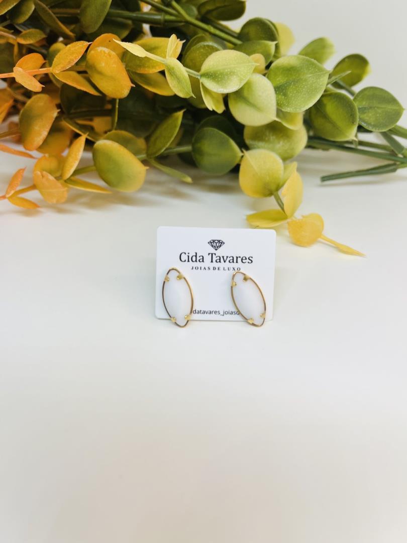 Brinco Pedra Natural Branca Formato Oval