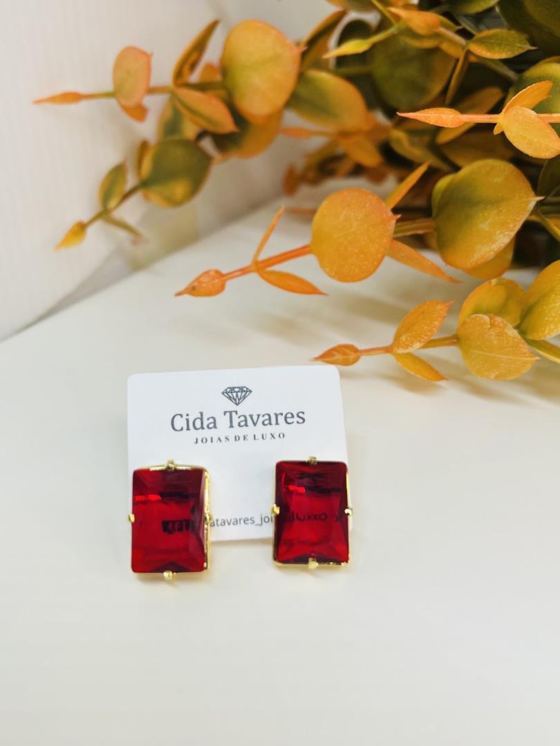 Brinco Pedra Vermelha Formato Retangular