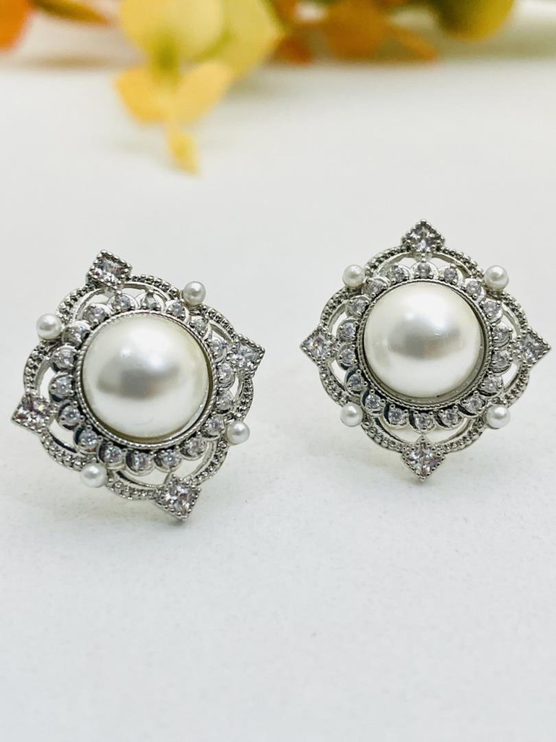 Brinco Prata com Banho de Ródio e Pérola Central Zircônias Cravejadas - Imagem 2