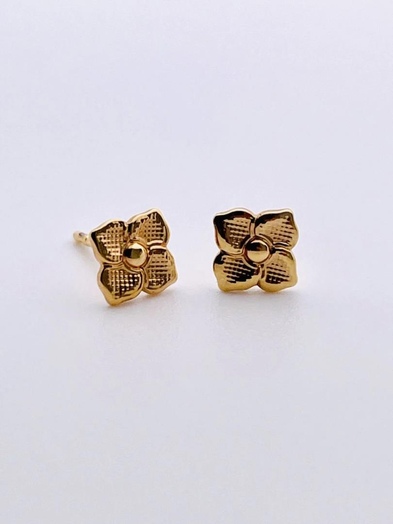 Brincos Formato Flor Trabalhado