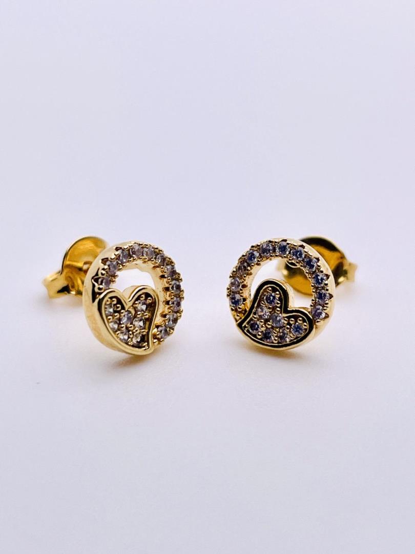 Brincos Redondo Crajevado Com Coração