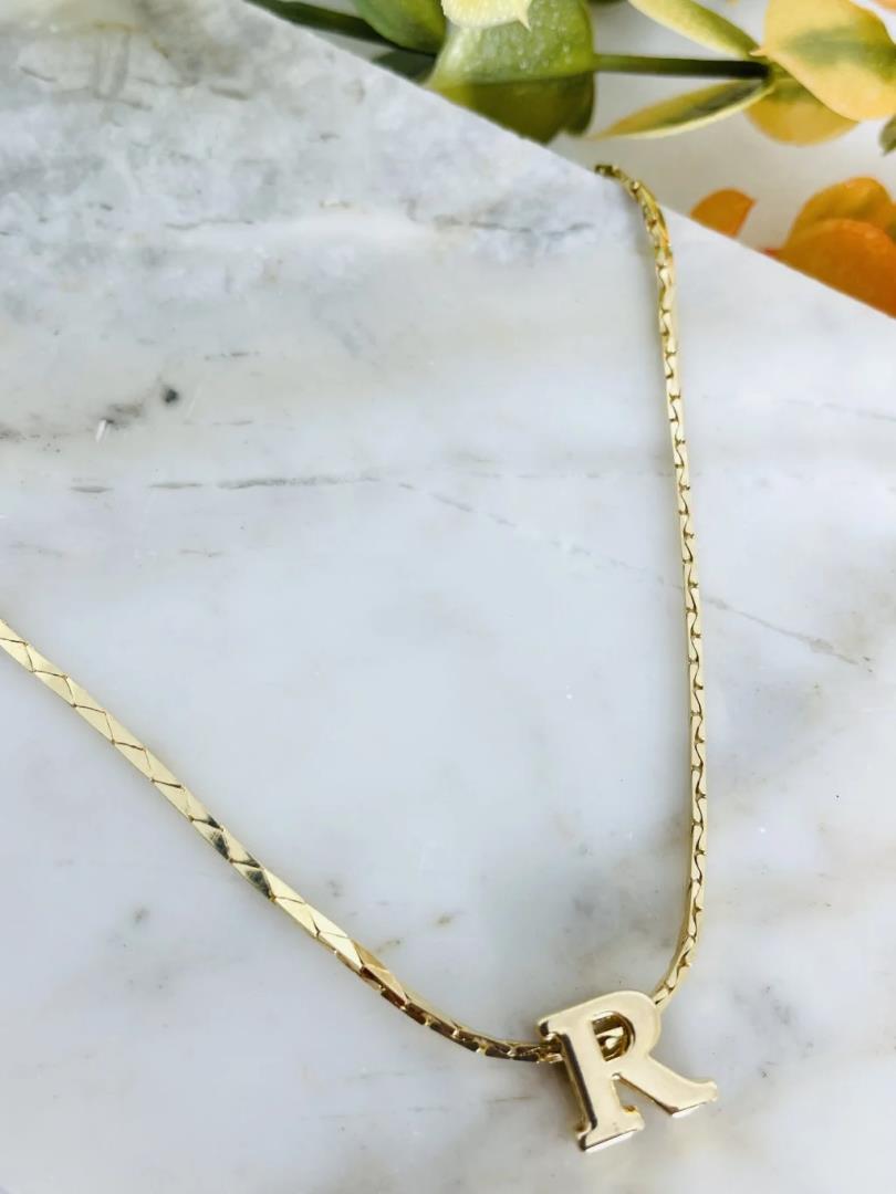 Chocker com Letra Inicial R