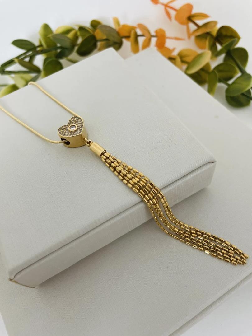 Colar com Coração Cravejado e Franja