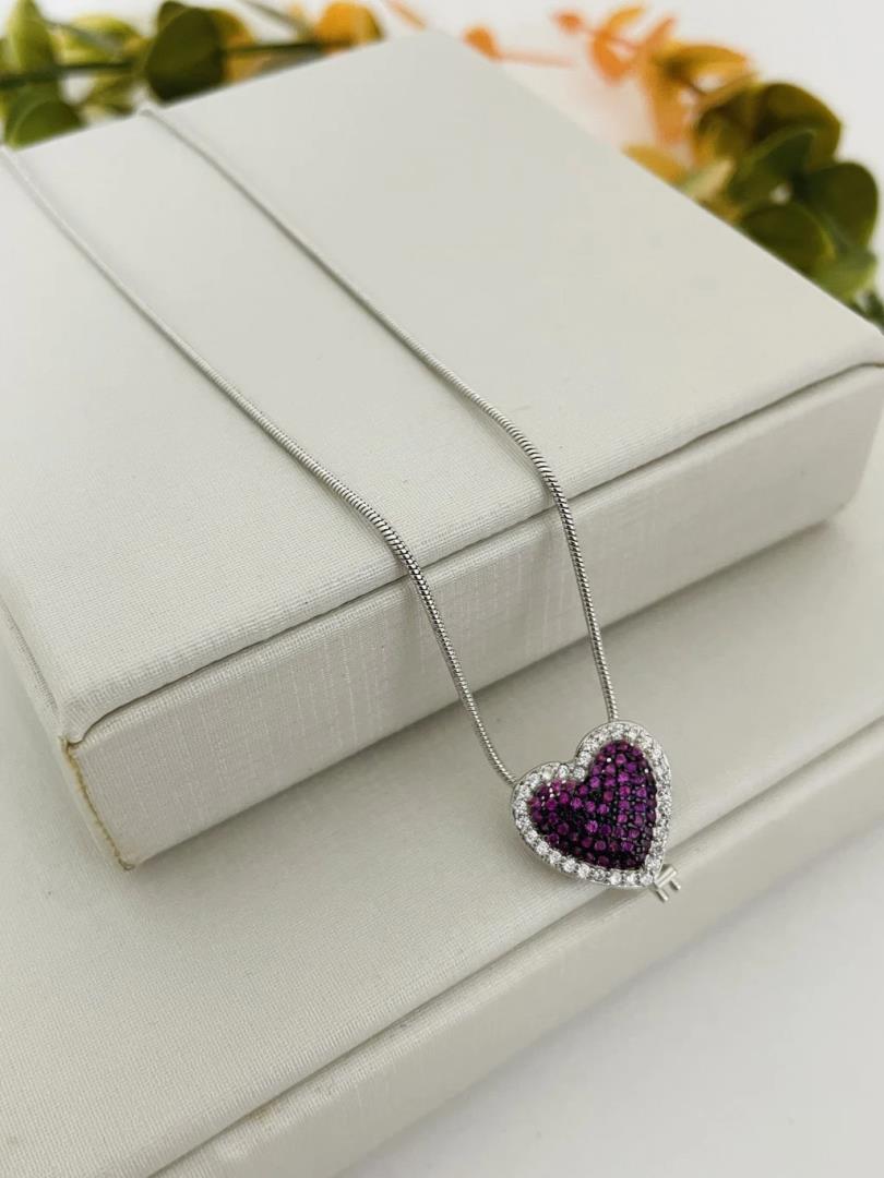 Colar com Coração Cravejado na Cor Roxa