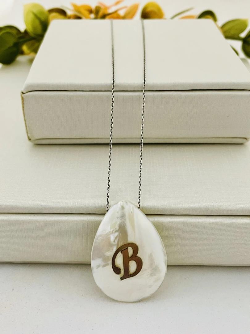 Colar com Inicial Letra B