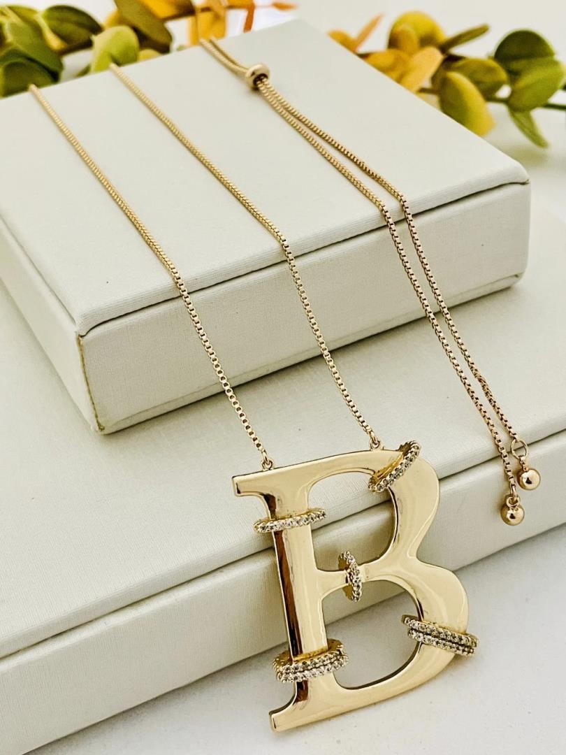 Colar com Inicial Letra B