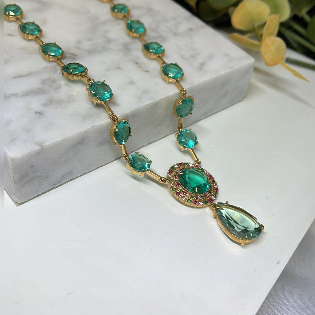 Colar Com Pedras Esmeraldas