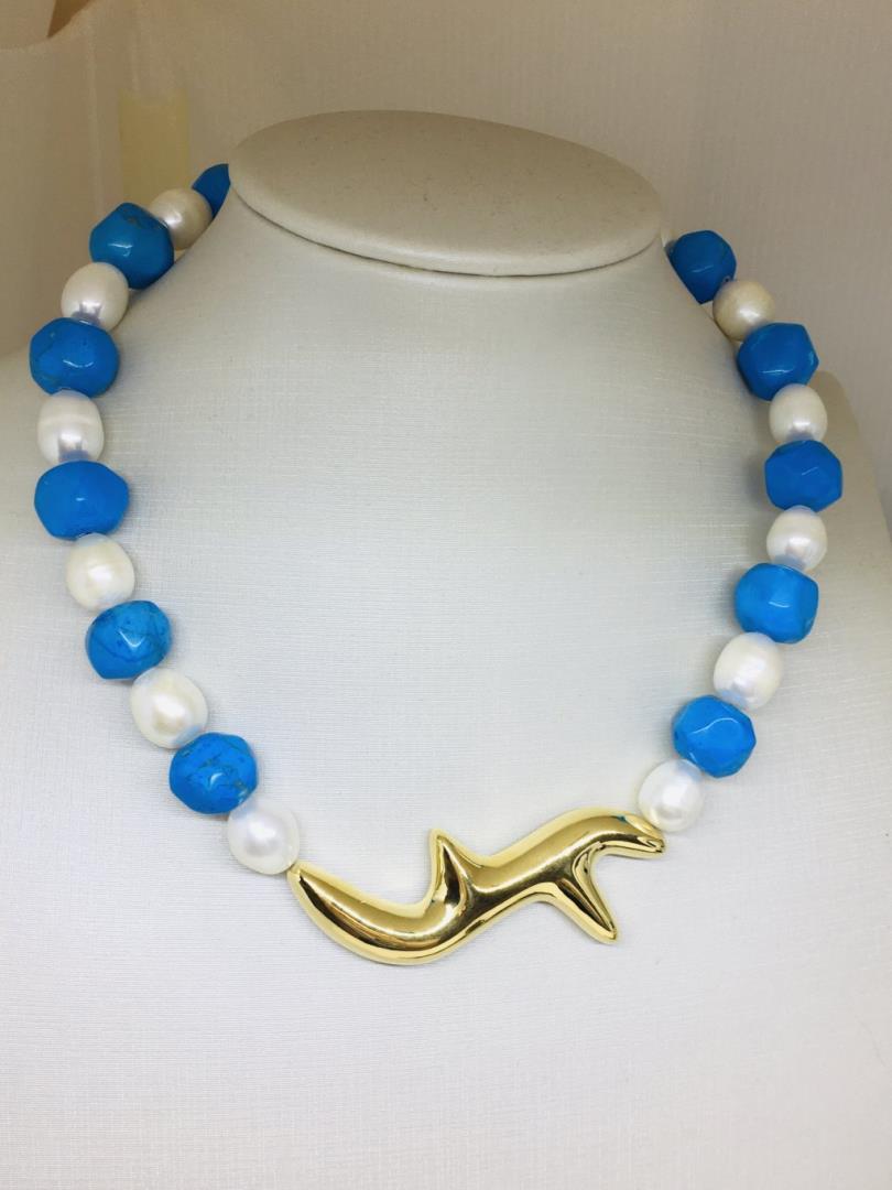 Colar Com Pérolas De Cativeiro E Pedras Naturais Howlita Turquesa